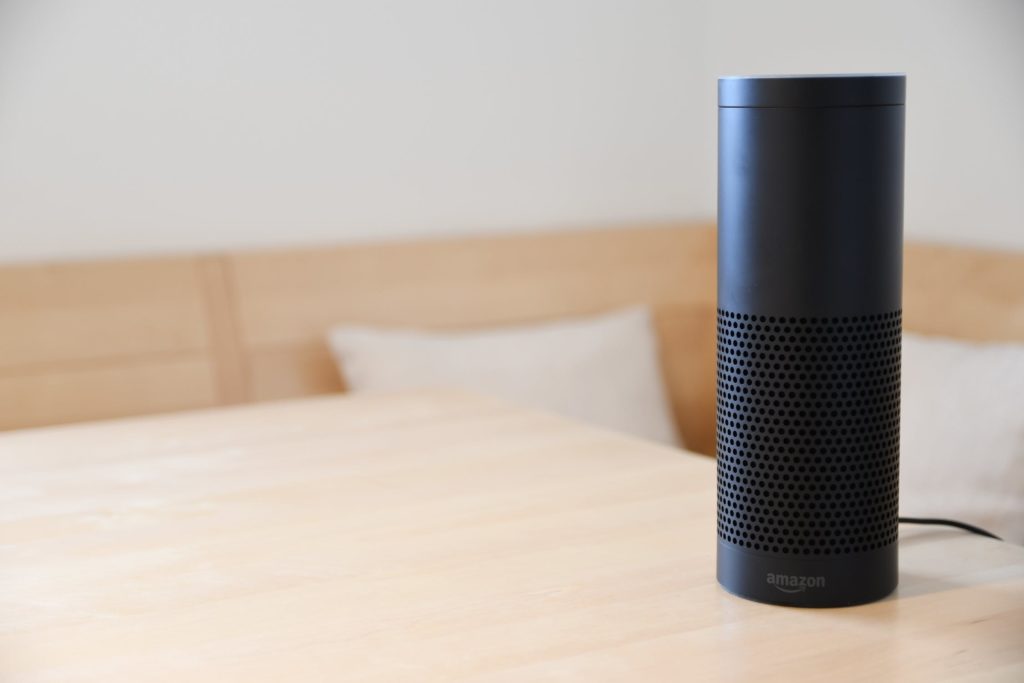 Amazon Echo et son assistant Alexa utilise l'intelligence artificielle pour vous comprendre.